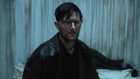 Review 'Hokum': Adam Scott Terjun ke Dunia Mistik dalam Film Horror Rakyat yang Mencekam!