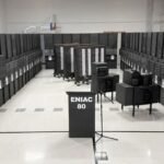 Siswa Arizona Ciptakan Replika ENIAC Seukuran Nyata, Jadikan Kelas Sebagai Tribute Raksasa untuk Sejarah Komputer Awal!