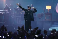 Eminem Rayakan 18 Tahun Bebas Narkoba dengan Foto Koin Kesadaran