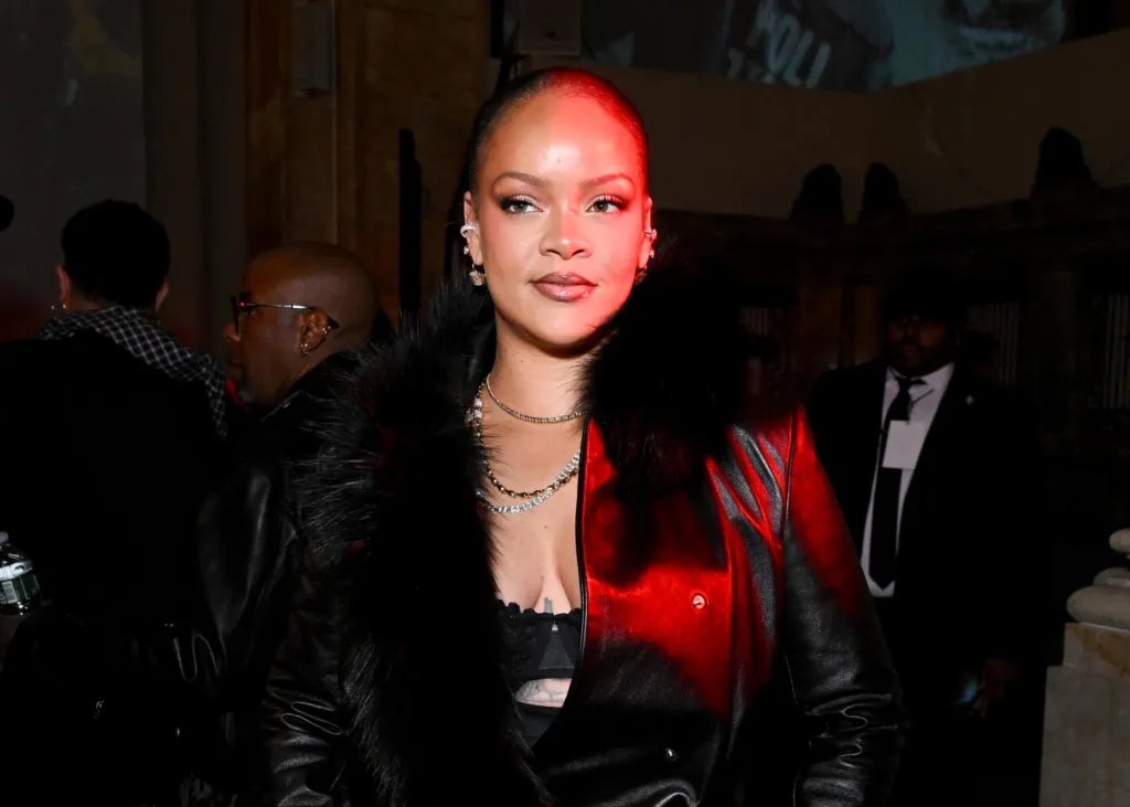 Rihanna dan Putrinya Rocki Tampilkan Momen Menggemaskan dalam Video di Balik Layar!