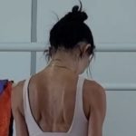 Bintang K-Pop Ini Bikin Heboh dengan Otot Perut dan Punggung yang Menggoda!