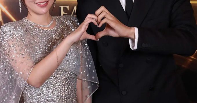 Pasangan Selebriti dengan Selisih Usia 19 Tahun Akhirnya Menikah, Buktikan Keraguan Para Skeptis Salah!