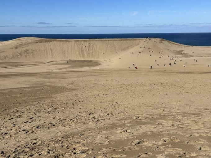 Kehangatan Pasir: Menyelami Keindahan Duna dan Patung Pasir di Tottori!