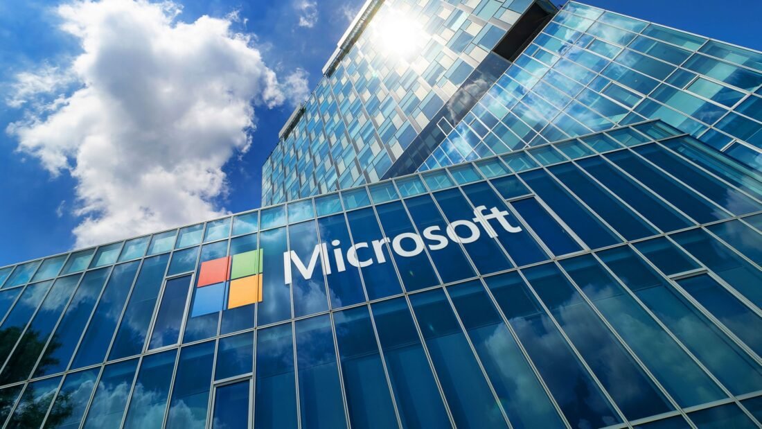 Microsoft Bersiap Hadapi Penyelidikan Besar di Inggris, Kali Ini Tentang Lisensi Cloud dan Perangkat Lunak! Apakah Mereka Layak Mendapatkan ‘Status Pasar Strategis’?