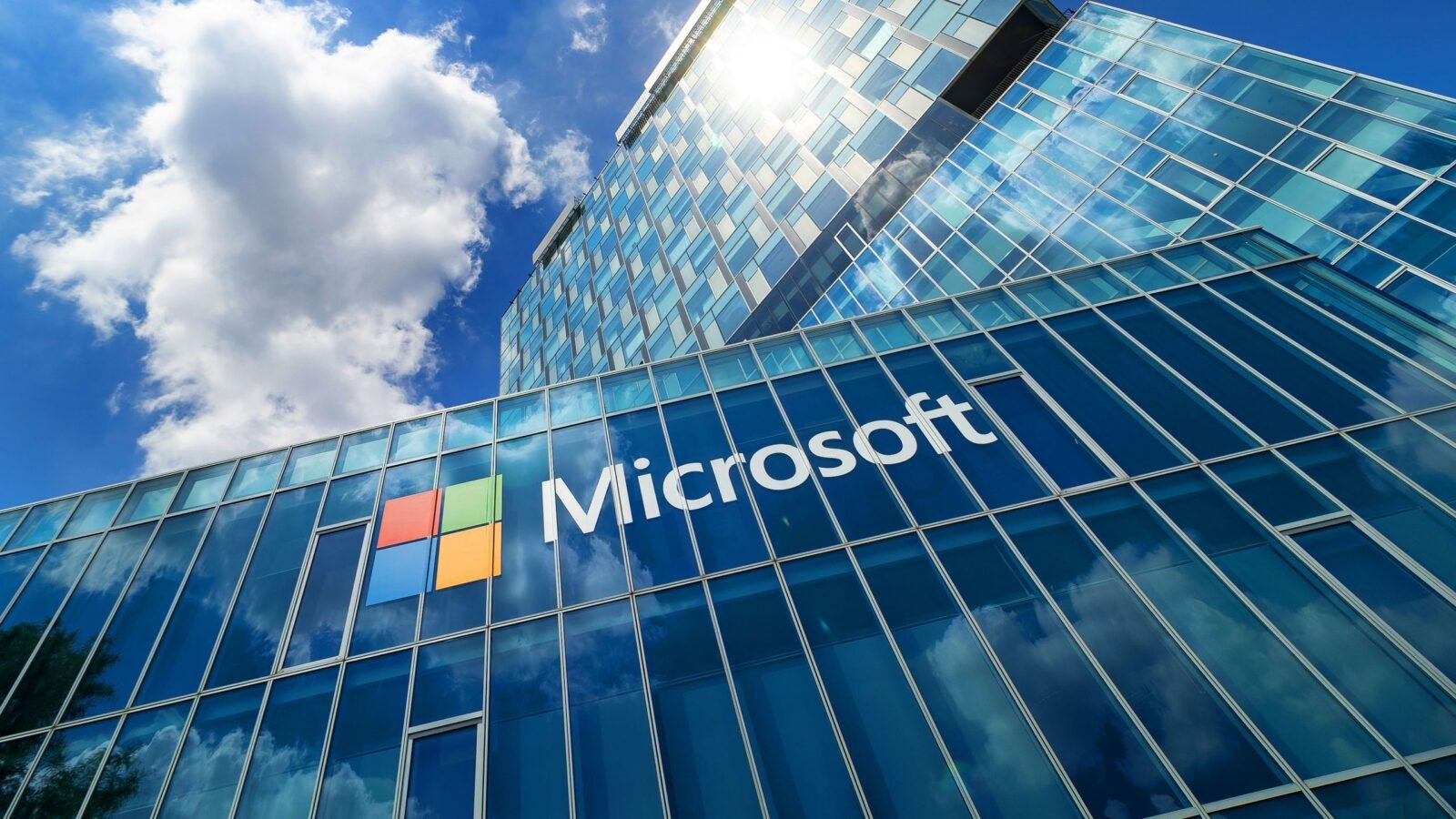 Microsoft Bersiap Hadapi Penyelidikan Besar di Inggris, Kali Ini Tentang Lisensi Cloud dan Perangkat Lunak! Apakah Mereka Layak Mendapatkan ‘Status Pasar Strategis’?