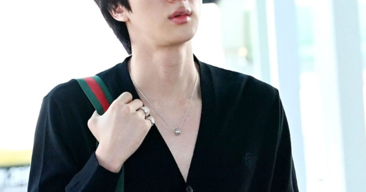 Visual Tanpa Makeup Jin BTS Bikin Netizen Heboh!