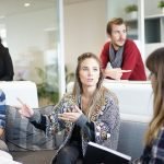 Atur Tim Tanpa Jam Kerja: Strategi Jitu Mengelola Karyawan yang Tak Mencatat Waktu!