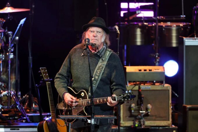 Neil Young Tampil Perdana di 2026 dalam Konser Amal di Vancouver!