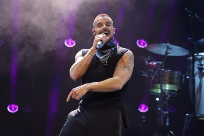 Konser Ricky Martin di Montenegro Terhambat karenaGas Air Mata!