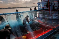 Nelayan Asia Tenggara Terjepit oleh Lonjakan Biaya Bahan Bakar: Apa Dampaknya?