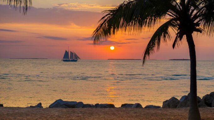 20 Kota Pantai Terbaik di Pantai Timur yang Wajib Dikunjungi, Dari Florida Sampai Maine!