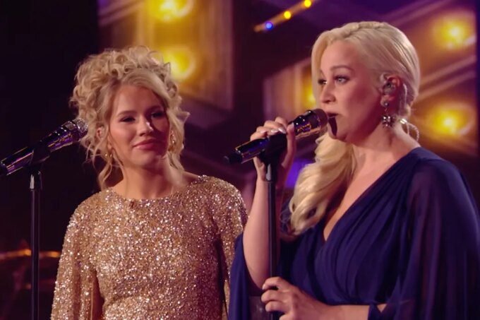 Kellie Pickler Kembali ke 'American Idol' dengan Duet Mengharukan Bersama Finalis!