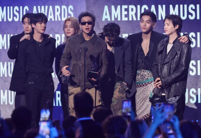 BTS Merajai Artist of the Year di AMAs 2026, Sementara Taylor Swift Tak Mampu Meraih Satu Pun!