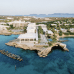 Musim Budaya, Perayaan, dan Koneksi di Four Seasons Resort and Residences Anguilla!