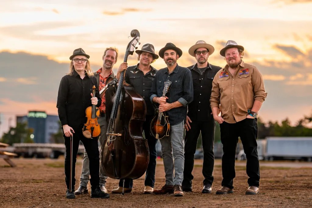 Steep Canyon Rangers Kembali ke Akar Musik di 'Next Act': Simak Wawancaranya!