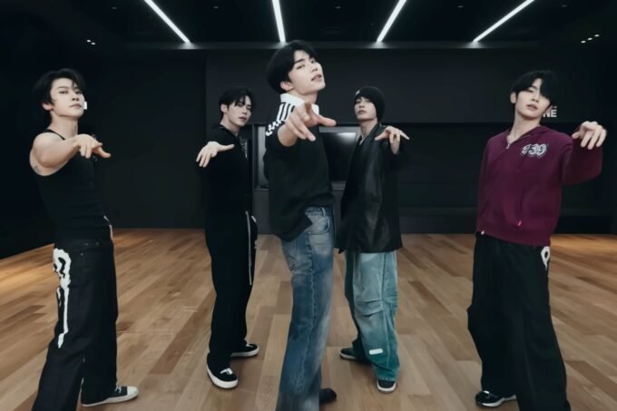 Dapatkan Energi Baru dari Gerakan Tajam dan Sinkron ZEROBASEONE dalam Video Latihan Tarian "TOP 5"!