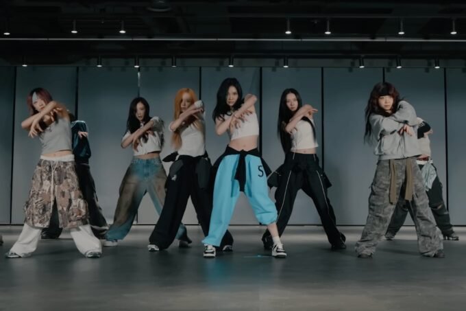 Lihat: aespa Tampilkan Video Latihan Tari Kuat untuk "WDA (Whole Different Animal)"