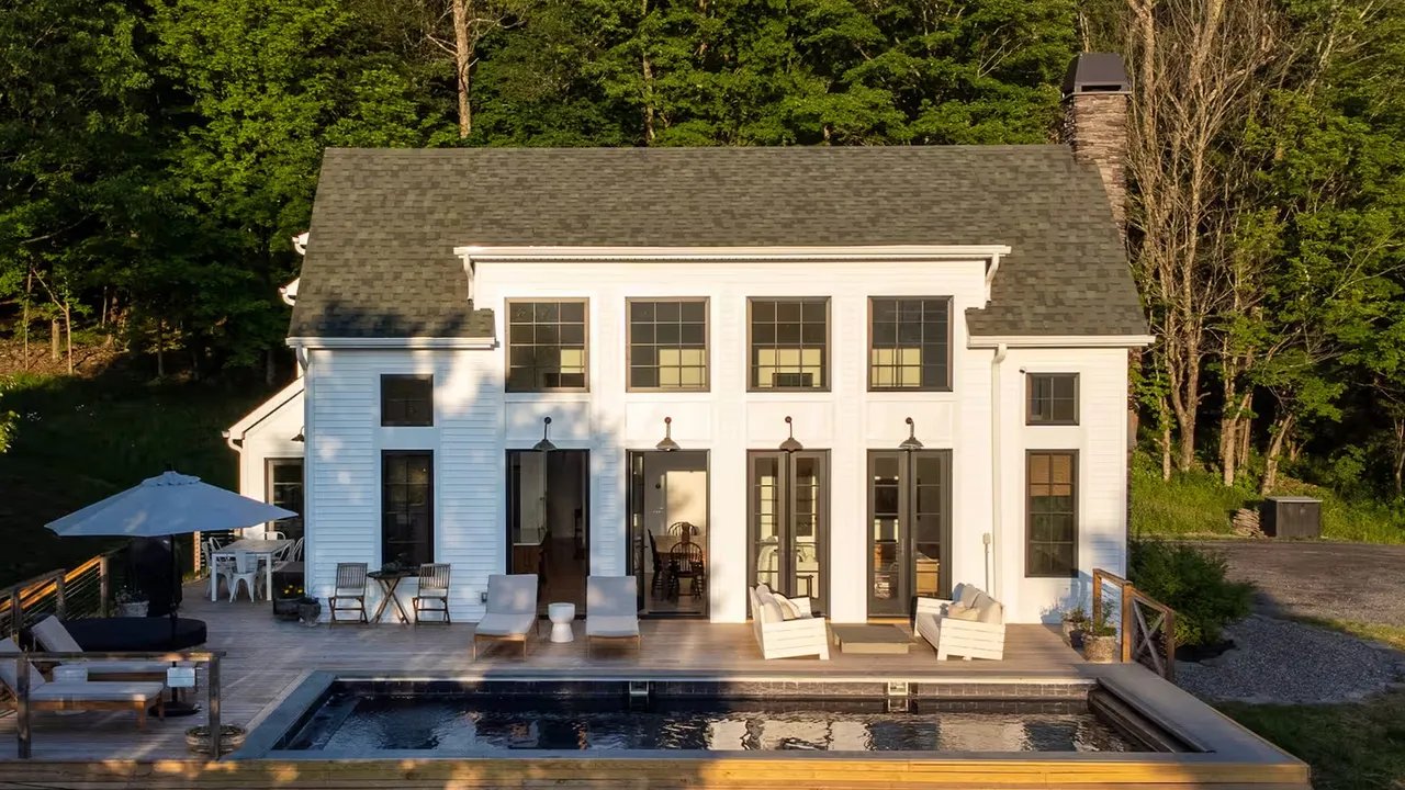 11 Rekomendasi Airbnb Musim Panas Dekat NYC: Akses ke Kolam Renang, Danau, dan Pantai yang Menggoda