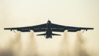 B-52 Tak Mau Pensiun: Upgrade Mesin $9 Miliar Bawa Pembom Era Perang Dingin Menuju 100 Tahun Beroperasi!