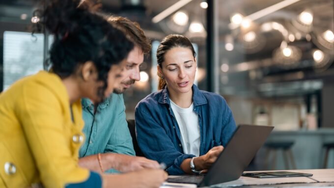 Arsitek Inovasi: Mengungkap Peran IC dalam Mendorong Teknologi Modern!