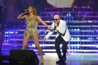 Jennifer Lopez & Pitbull Kembali Mengguncang Tangga Lagu dengan ‘On the Floor’ Usai 'Off Campus'!