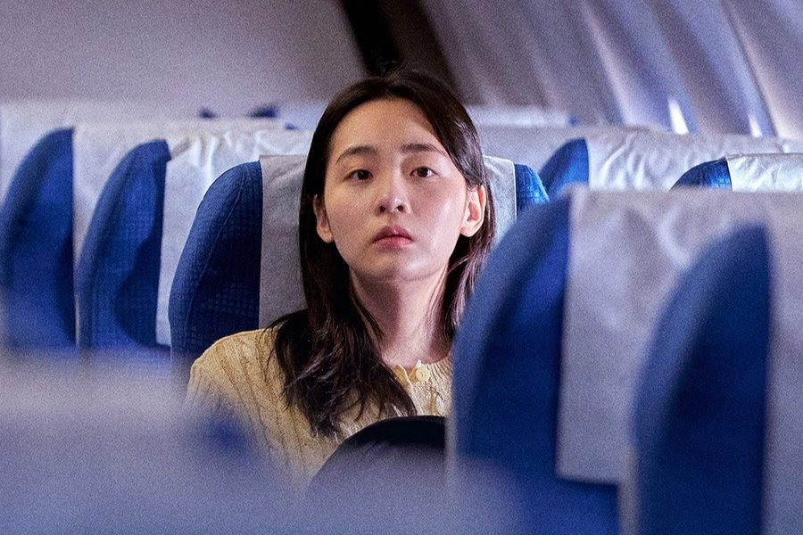Kim Min Ha Kembali Memulai Hidup Baru Sebagai Pembelot Korea Utara di Poster Film Terbaru “Hana Korea”!