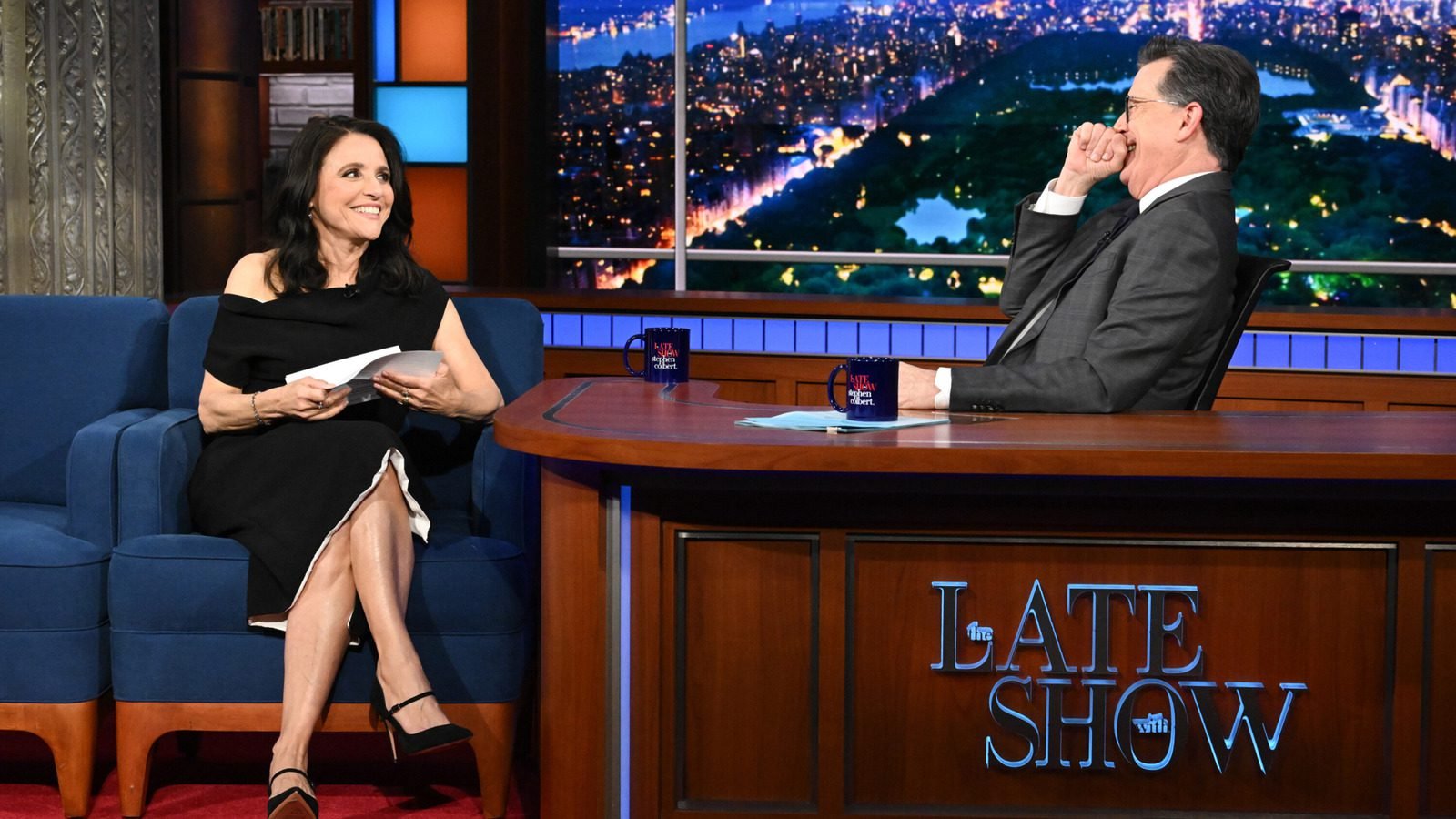 Julia Louis-Dreyfus Beri Penghormatan ke Stephen Colbert Sebagai Selina Meyer di Veep — Tonton Sekarang!