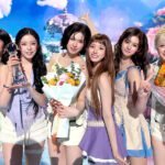 NMIXX Raih Kemenangan Kedua untuk "Heavy Serenade" di "Music Bank"; Tampil Menarik Bersama LE SSERAFIM, ZEROBASEONE, dan Lainnya!