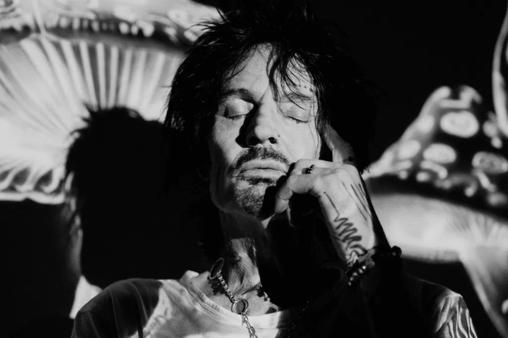 Tommy Lee Kembali dengan 'Tommyland Rides Again'! Siap Menggebrak Musik Panggung!