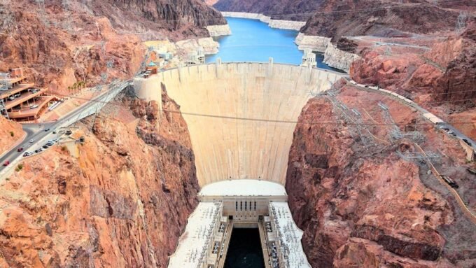Dam Besar di AS Alami Penurunan Daya 40%: Pilihan Sulit Antara Cadangan Air dan Permintaan Energi di Tengah Kekeringan!