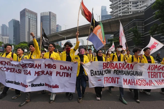 Jakarta Kerahkan Ribuan Polisi Saat Mahasiswa Unjuk Rasa Menolak Prabowo!