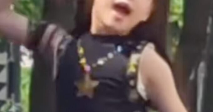 Anak Perempuan Aktris Terkenal yang Berusia 8 Tahun Mencuri Perhatian dengan Pesona Panggung ala Idol!
