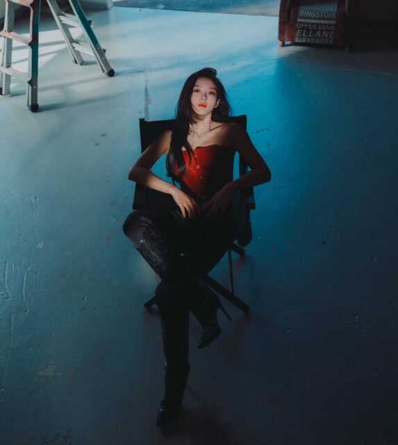 Kim Yoo Jung look 2