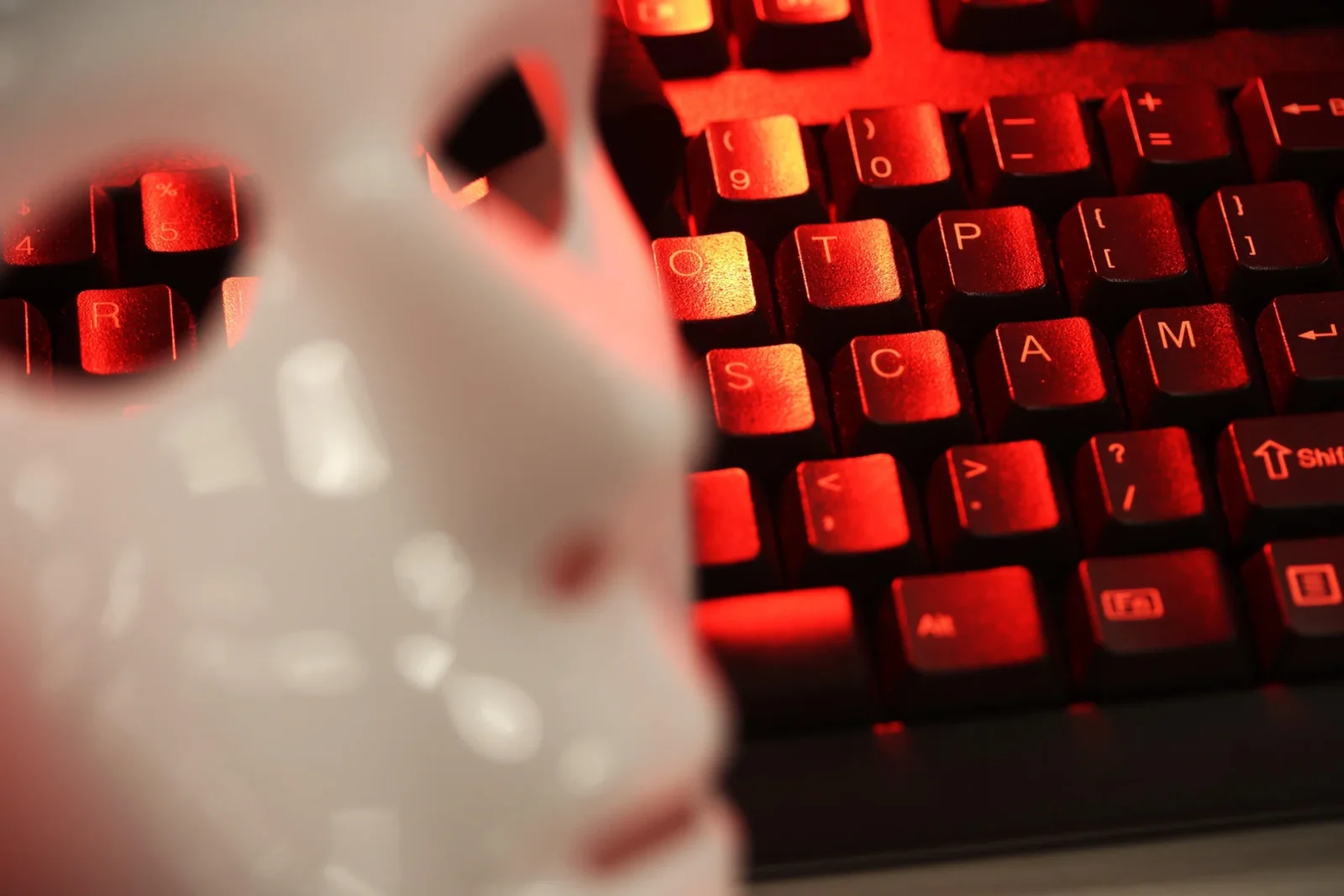 Polisi Vietnam Ungkap Jaringan Penipuan Online Besar-Besaran!