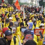“Naiknya Harga BBM dan Ambruknya Rupiah: Tekanan Berat bagi Prabowo di Tengah Aksi Protes Mahasiswa!”