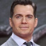 Netflix dan Henry Cavill Ungkap Twist Terbesar dalam Franchise Detektif 3 Bagian!