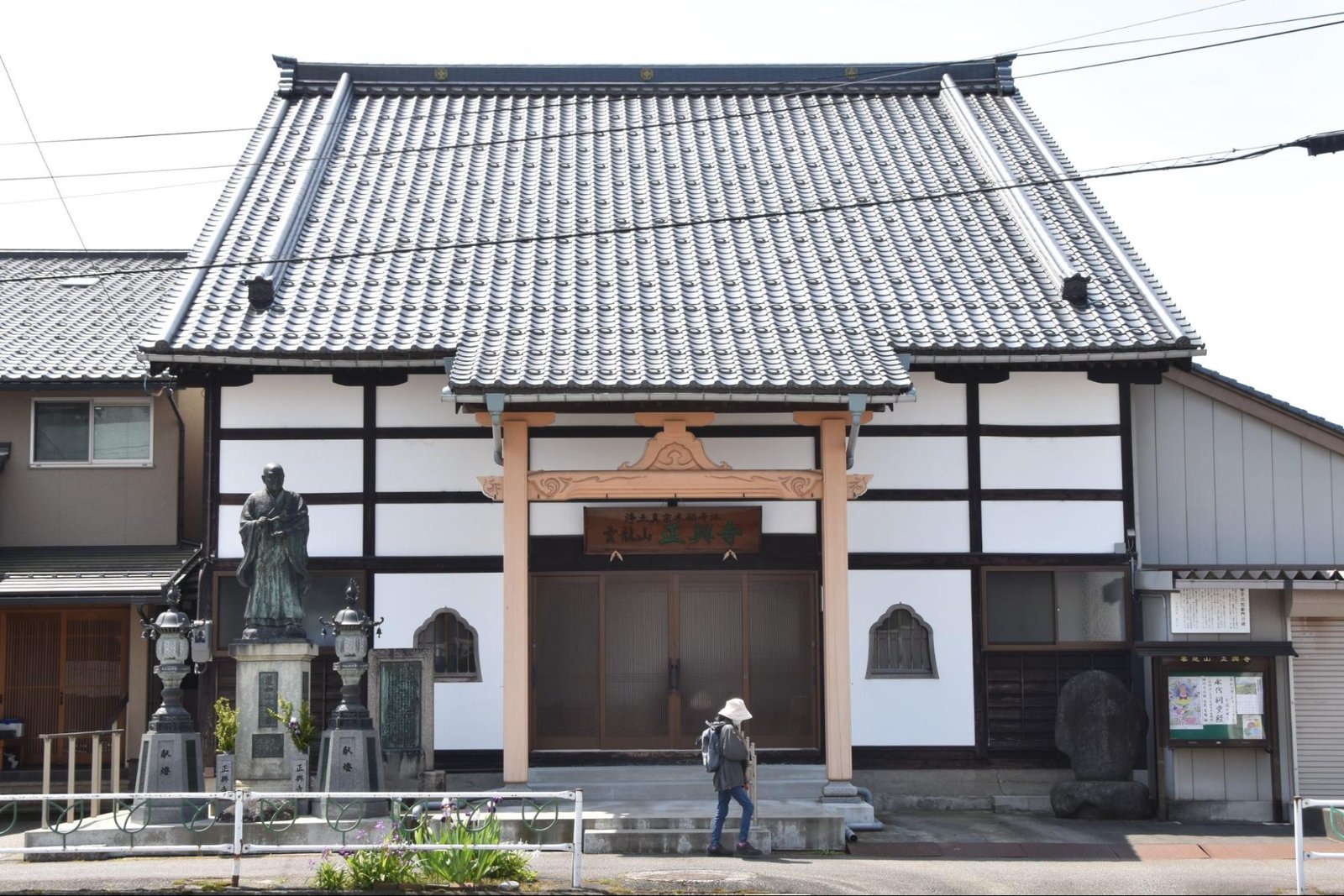 japans-smallest-shrine-chukyo-in-shrine-toyama-5.jpeg