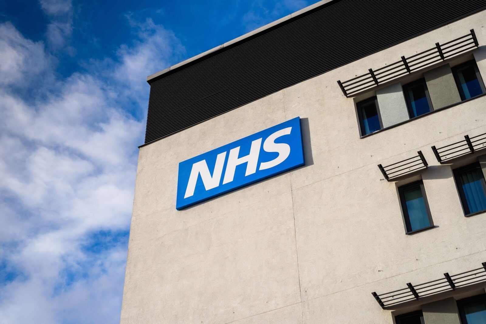 Microsoft Luncurkan Alat AI Copilot untuk Lebih dari Setengah Juta Staf NHS England, Siap Bantu Tingkatkan Pelayanan dan Efisiensi Biaya!