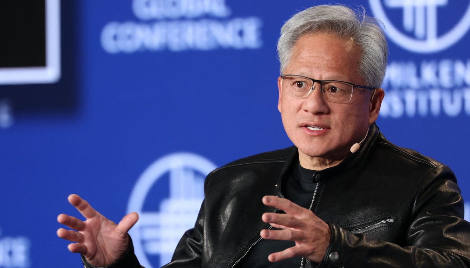 Jensen Huang dari Nvidia: "Terlalu Banyak Sci-Fi Tidak Membantu" — Soroti Risiko Eksistensial AI yang Harus Kita Kuantifikasi!