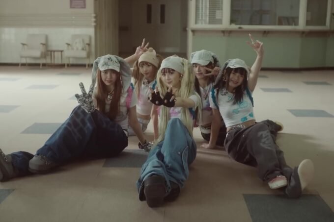 NewJeans' "OMG" (Performance Ver. 1) Raih 400 Juta Views Pertama di MV!